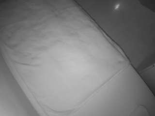 voyeurcam-julmodels-greybed-2