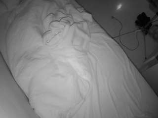 voyeurcam-julmodels-greybed-2