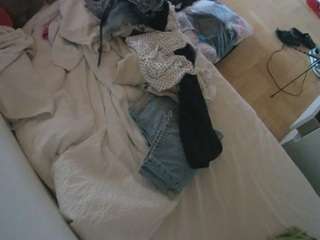 voyeurcam-julmodels-greybed-2