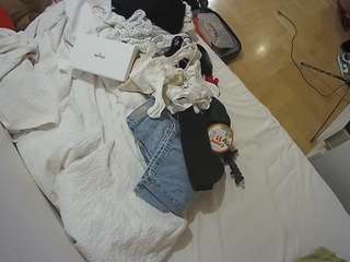 voyeurcam-julmodels-greybed-2