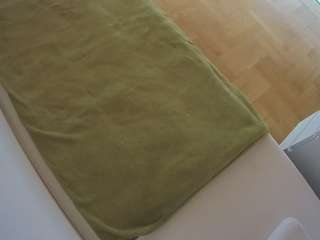 voyeurcam-julmodels-greybed-2