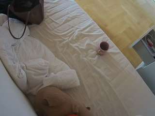 voyeurcam-julmodels-greybed-2