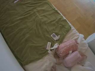 voyeurcam-julmodels-greybed-2