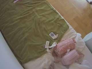 voyeurcam-julmodels-greybed-2