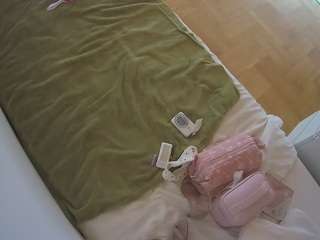 voyeurcam-julmodels-greybed-2