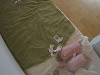 voyeurcam-julmodels-greybed-2