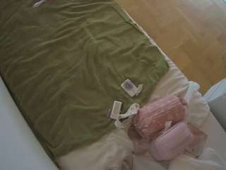 voyeurcam-julmodels-greybed-2