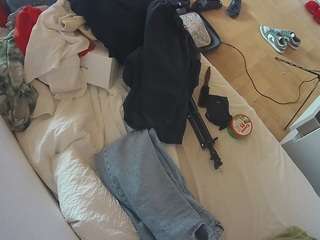 voyeurcam-julmodels-greybed-2