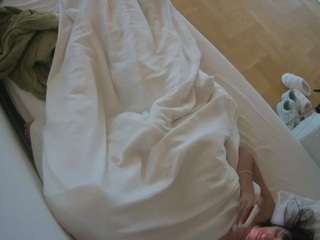 voyeurcam-julmodels-greybed-2