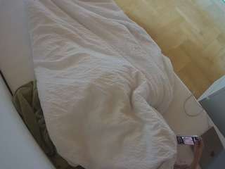 voyeurcam-julmodels-greybed-2