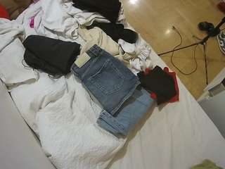 voyeurcam-julmodels-greybed-2