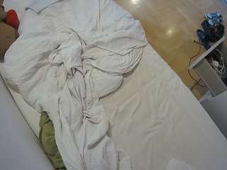 voyeurcam-julmodels-greybed-2