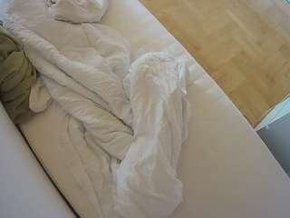 voyeurcam-julmodels-greybed-2