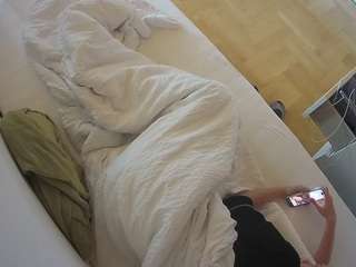 voyeurcam-julmodels-greybed-2