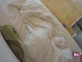 voyeurcam-julmodels-greybed-2