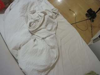 voyeurcam-julmodels-greybed-2