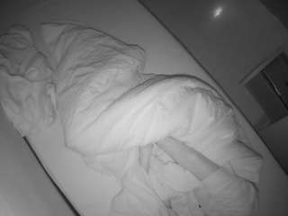 voyeurcam-julmodels-greybed-2