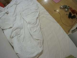 voyeurcam-julmodels-greybed-2