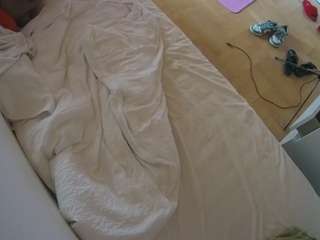 voyeurcam-julmodels-greybed-2