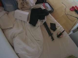 voyeurcam-julmodels-greybed-2