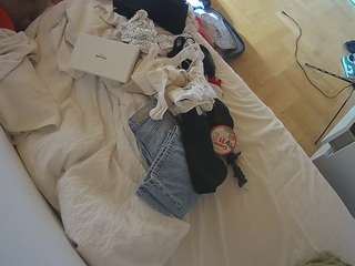voyeurcam-julmodels-greybed-2