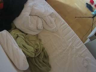 voyeurcam-julmodels-greybed-2