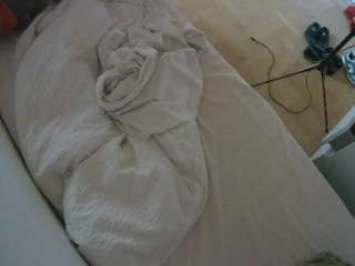 voyeurcam-julmodels-greybed-2
