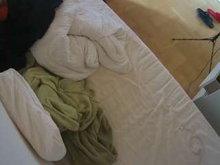 voyeurcam-julmodels-greybed-2