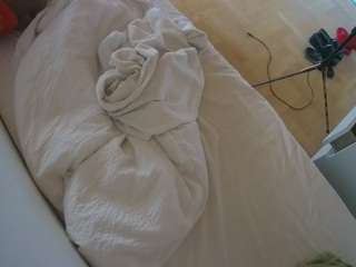 voyeurcam-julmodels-greybed-2