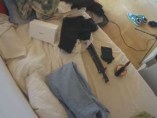 voyeurcam-julmodels-greybed-2