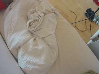 voyeurcam-julmodels-greybed-2
