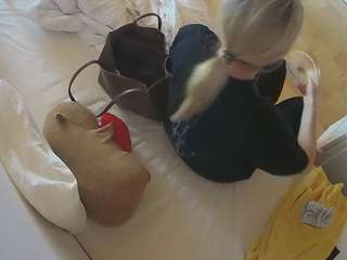 voyeurcam-julmodels-greybed-2