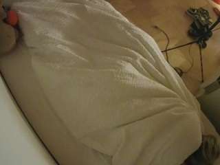 voyeurcam-julmodels-greybed-2