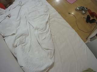 voyeurcam-julmodels-greybed-2