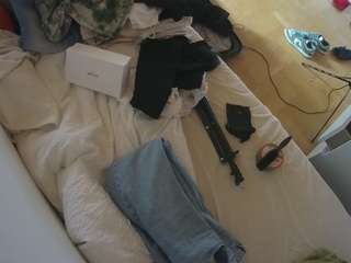 voyeurcam-julmodels-greybed-2