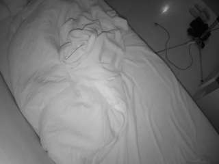 voyeurcam-julmodels-greybed-2