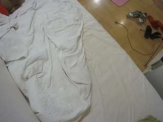 voyeurcam-julmodels-greybed-2
