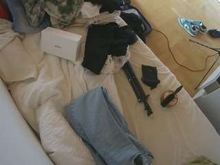 voyeurcam-julmodels-greybed-2
