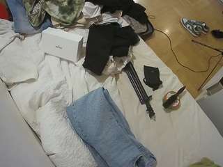 voyeurcam-julmodels-greybed-2