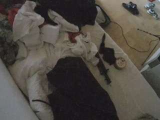 voyeurcam-julmodels-greybed-2