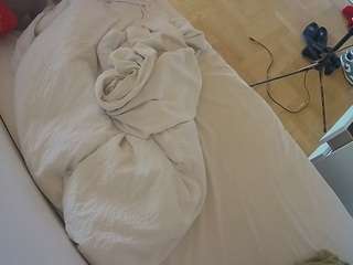 voyeurcam-julmodels-greybed-2