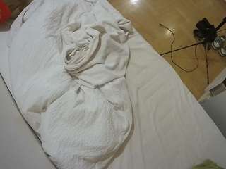 voyeurcam-julmodels-greybed-2