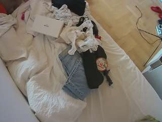 voyeurcam-julmodels-greybed-2