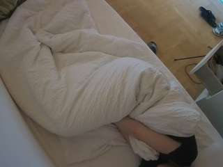 voyeurcam-julmodels-greybed-2