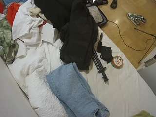 voyeurcam-julmodels-greybed-2