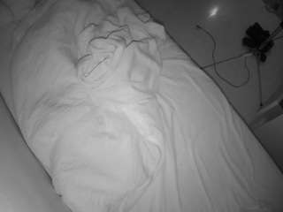 voyeurcam-julmodels-greybed-2