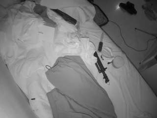 voyeurcam-julmodels-greybed-2
