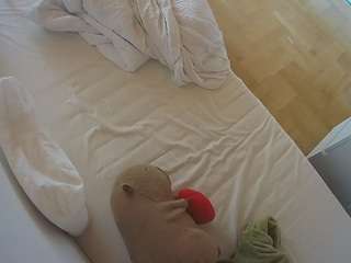 voyeurcam-julmodels-greybed-2