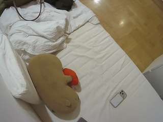 voyeurcam-julmodels-greybed-2