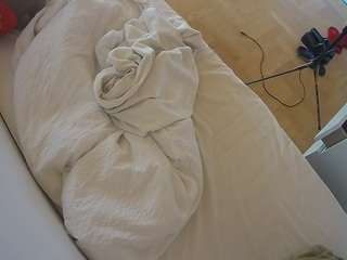 voyeurcam-julmodels-greybed-2